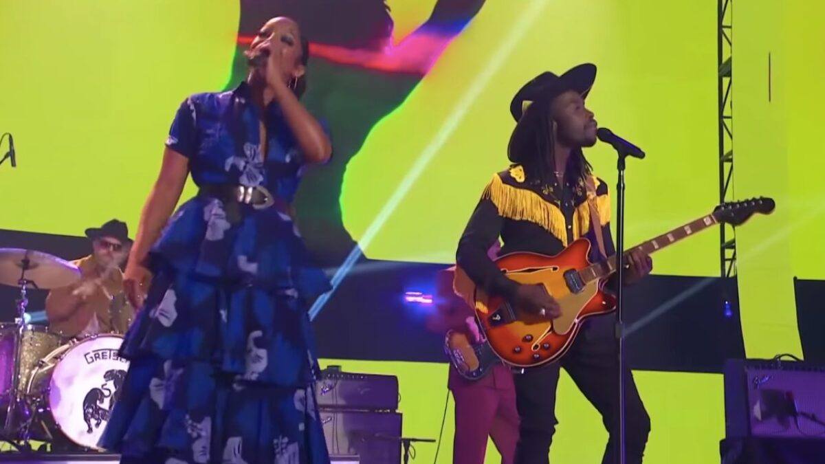 Watch Black Pumas & Mickey Guyton Perform ‘Colors’ At 2022 CMT Music Awards