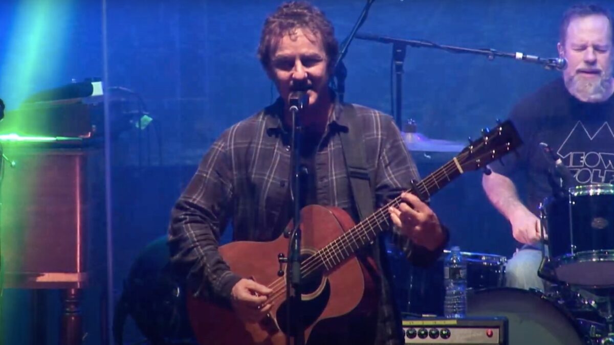 Watch Railroad Earth Perform ‘Slippin’ Away’ At The Capitol Theatre: Pro-Shot Video