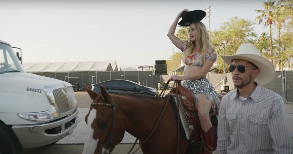 Margo Price Stagecoach Letting Me Doww