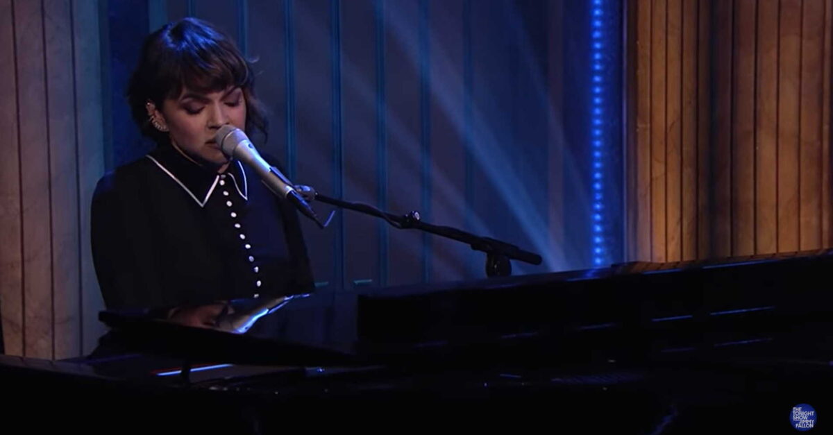 Watch Norah Jones Perform ‘Don’t Know Why’ On ‘Fallon’
