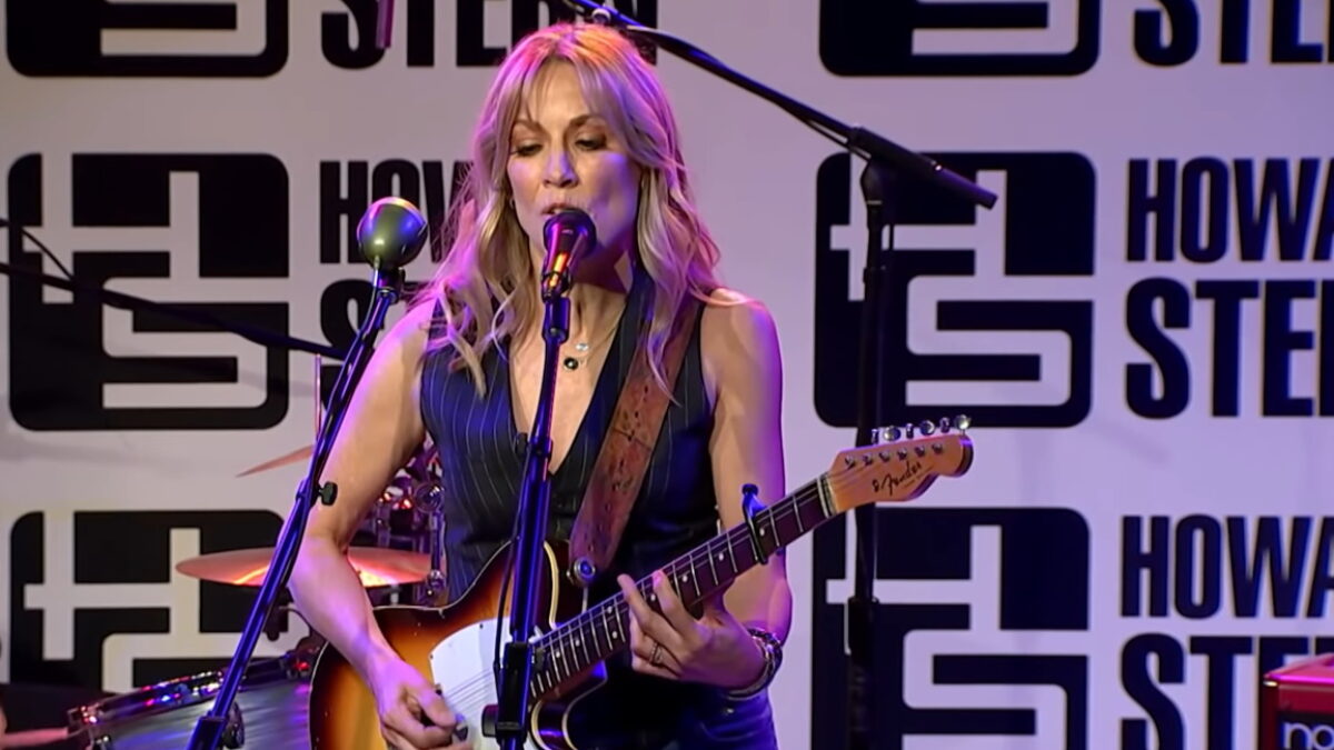 Watch Sheryl Crow Cover The Rolling Stones On ‘Howard Stern’