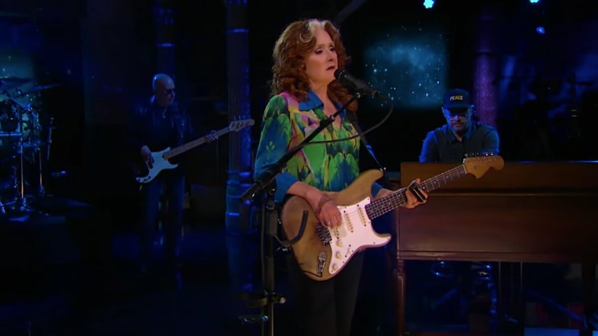 Bonnie Raitt Performs ‘Blame It On Me’ On ‘Colbert’