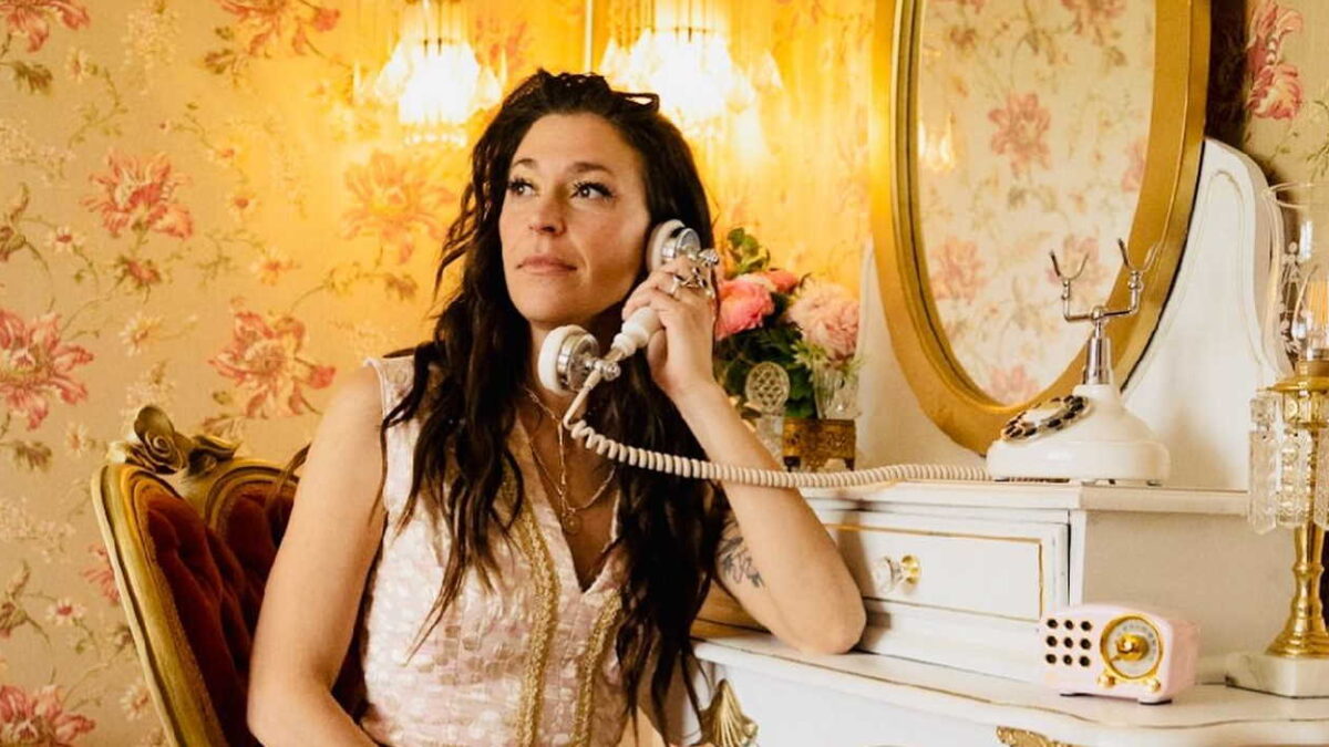 Lindsay Lou Details ‘You Thought You Knew’ EP & Shares Single