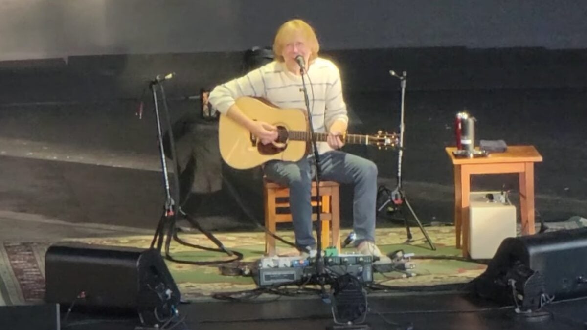 Trey Anastasio Teases Fast 'Lawn Boy' At Solo Acoustic Concert In Louisville