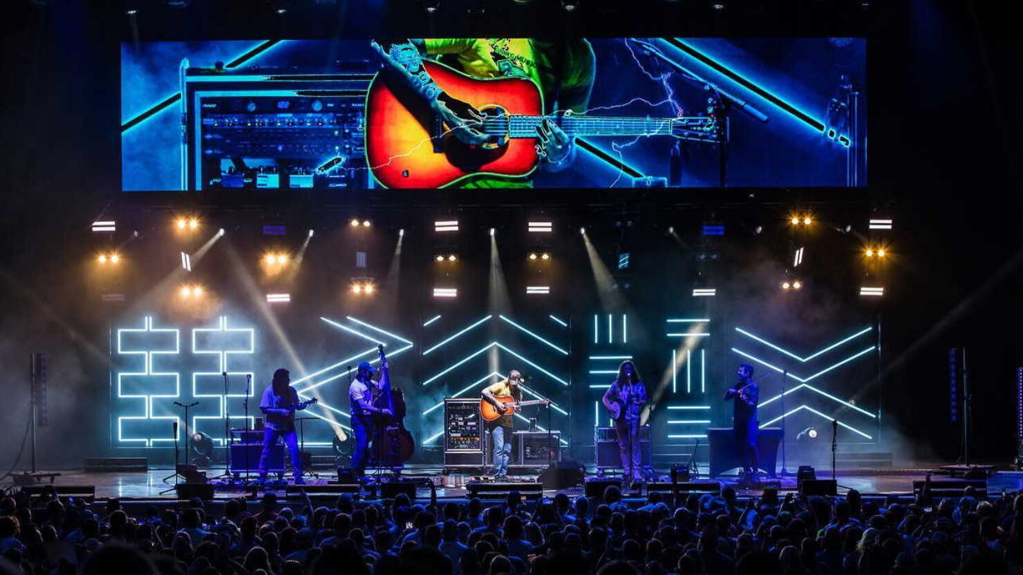 Billy Strings Debuts 'I'd Like To Be A Train' Cover In Indianapolis