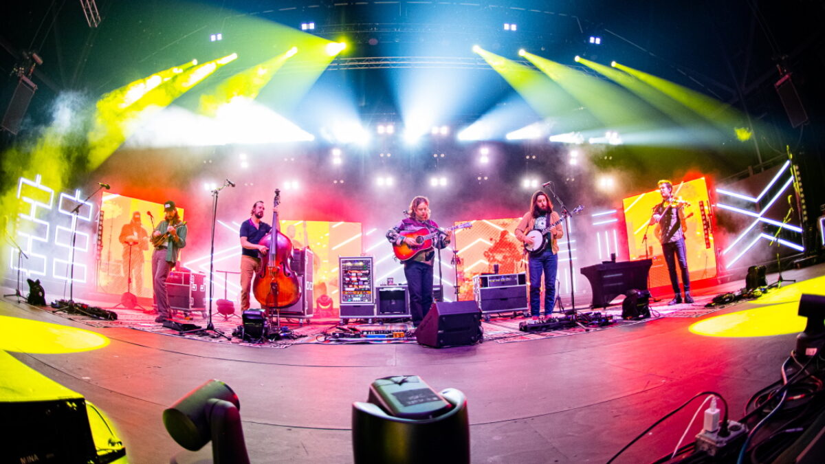 Billy Strings Debuts ‘Peach Pickin' Time In Georgia’ Cover At Peach Music Festival