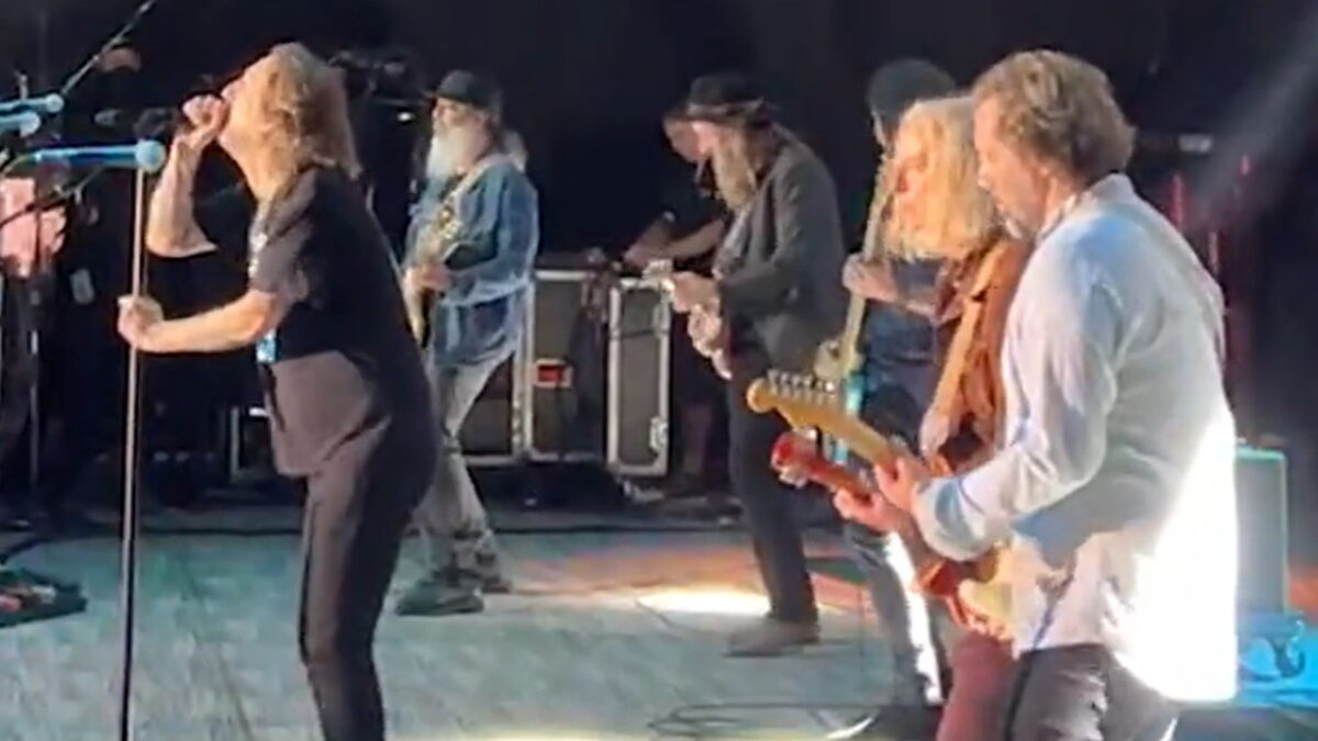 Peter Buck & Kim Thayil Join The Black Crowes Outside Seattle