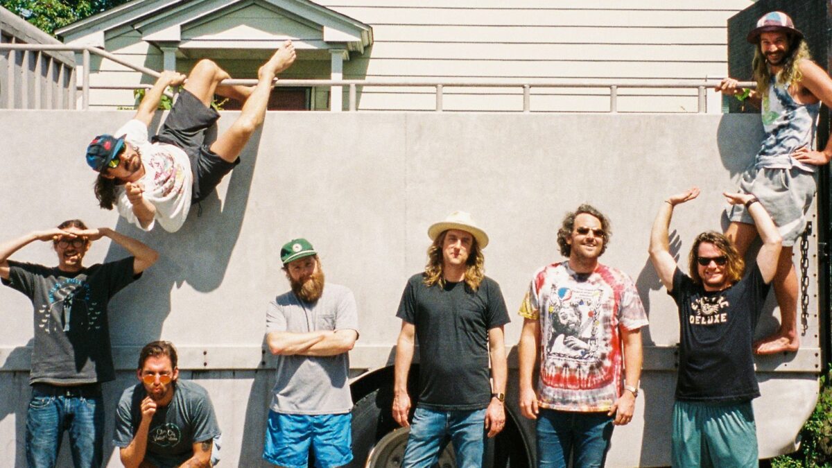Futurebirds & Carl Broemel Drop ‘Sinz & Frenz’ Single