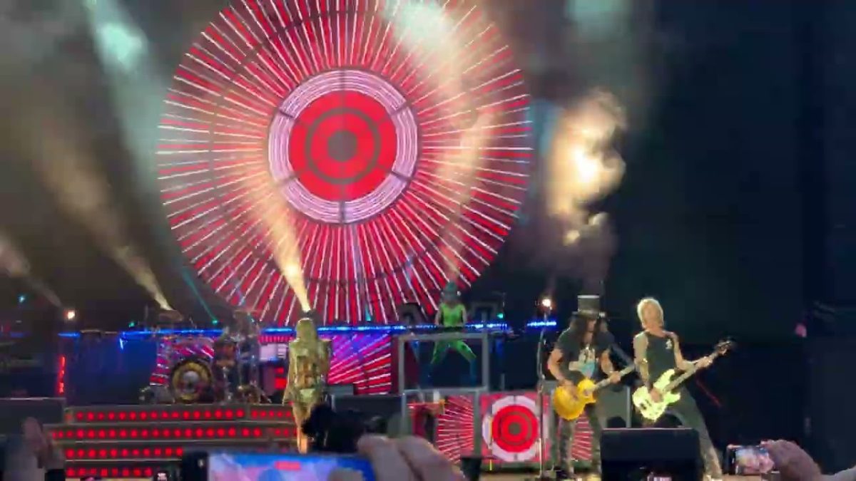 Guns N’ Roses - Sweet Child  o’ Mine - Tottenham Hotspur Stadium, London 01/07/2022 Carrie Underwood