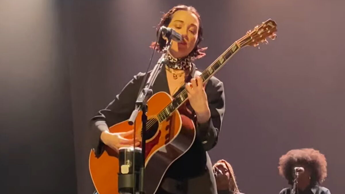 St. Vincent Plays Unplanned ‘Unplugged’ Concert In England