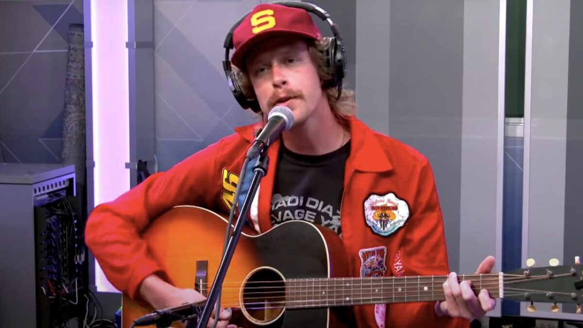 Watch Caamp Cover King Princess For SiriusXM