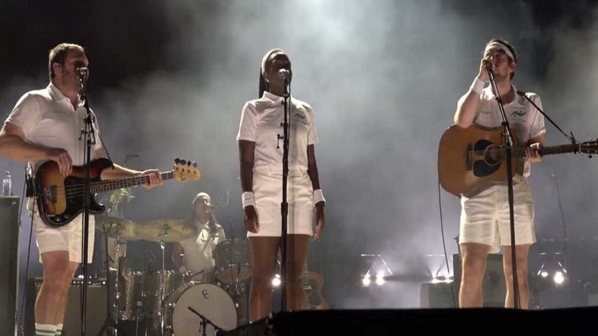 Fleet Foxes Debut The Strokes Cover With Uwade At Forest Hills Stadium