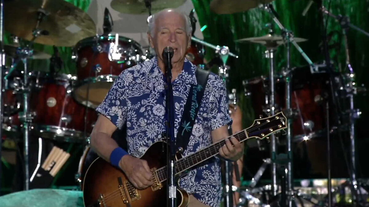 Jimmy Buffett Dedicates ‘Scarlet Begonias’ Cover To Jerry Garcia In Maine
