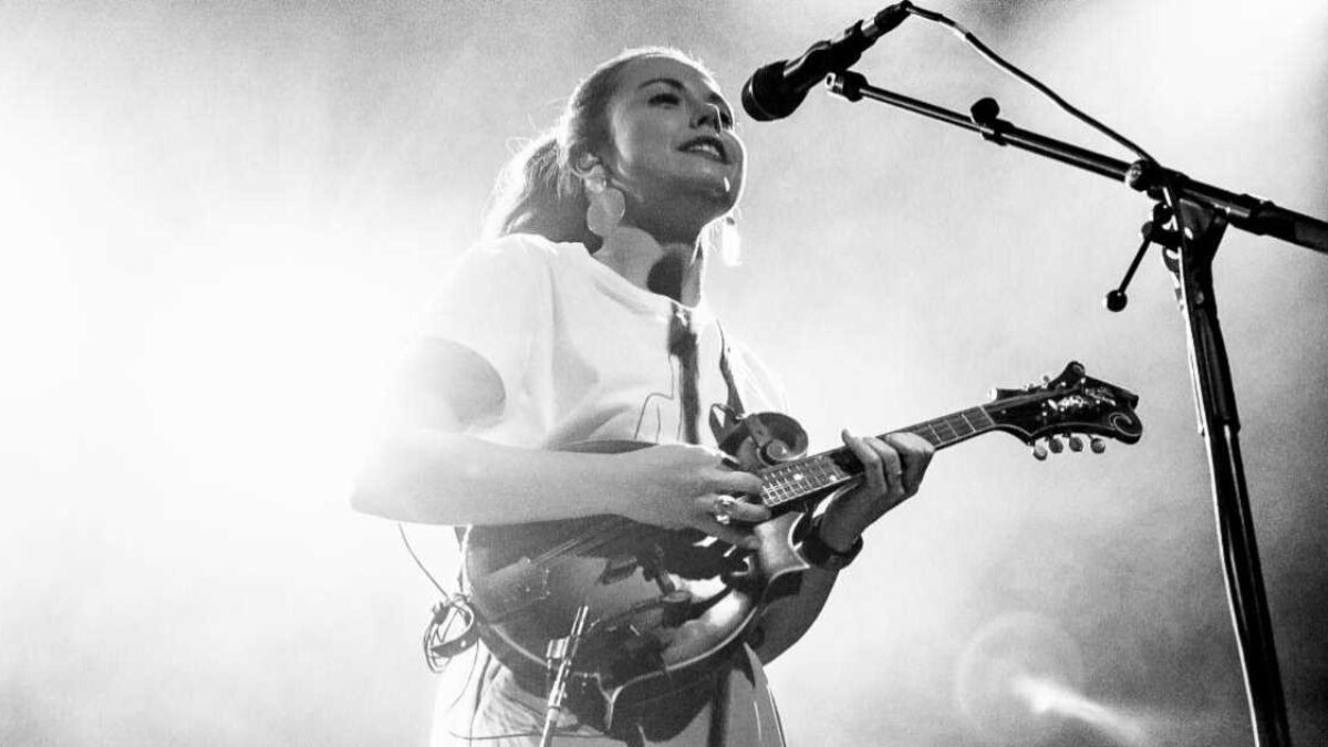Sierra Hull Announces Fall Headlining Tour Dates 2022