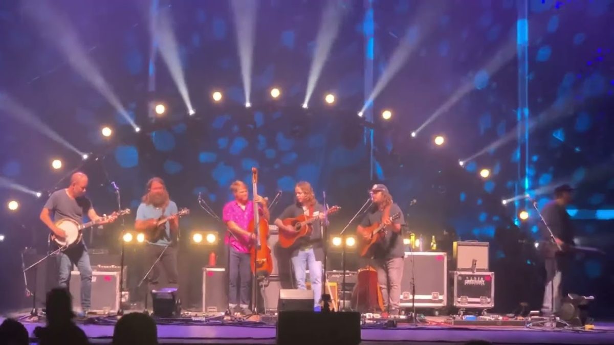 Billy Strings guesting with Greensky Bluegrass at The Caverns August 19, 2022