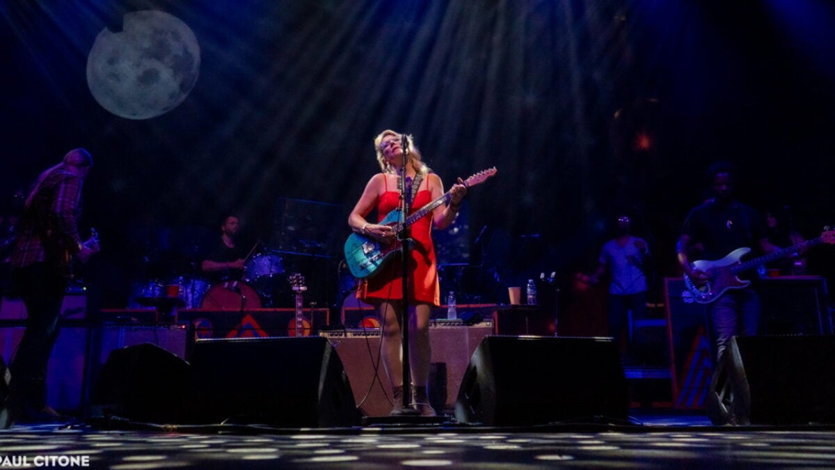 Watch Susan Tedeschi Sing In An Irish Pub