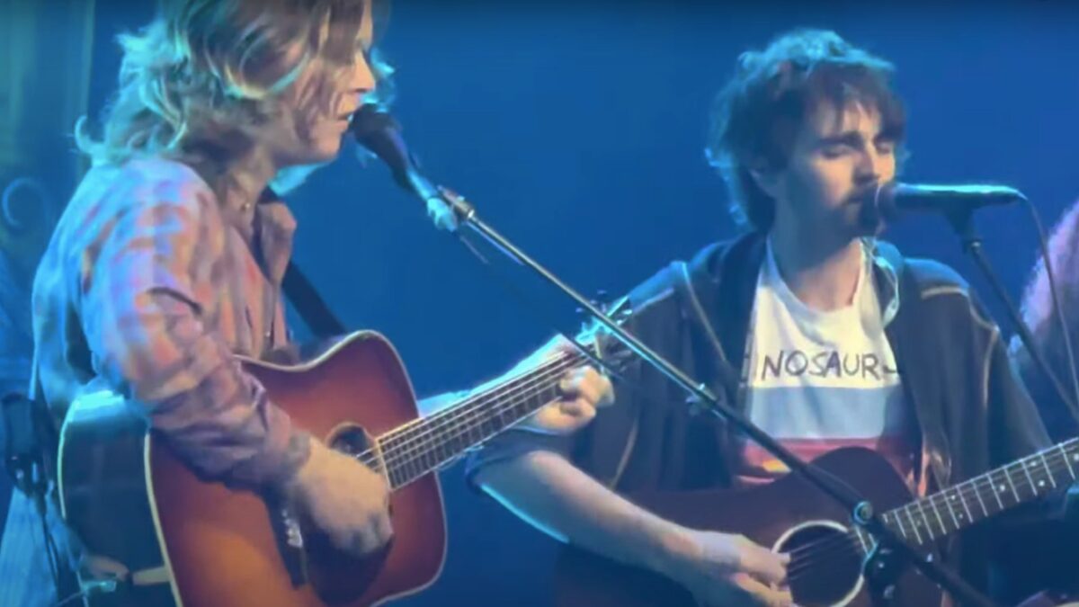 Billy Strings ‘Thanks’ Willie Nelson With Final Outlaw Festival Setlist