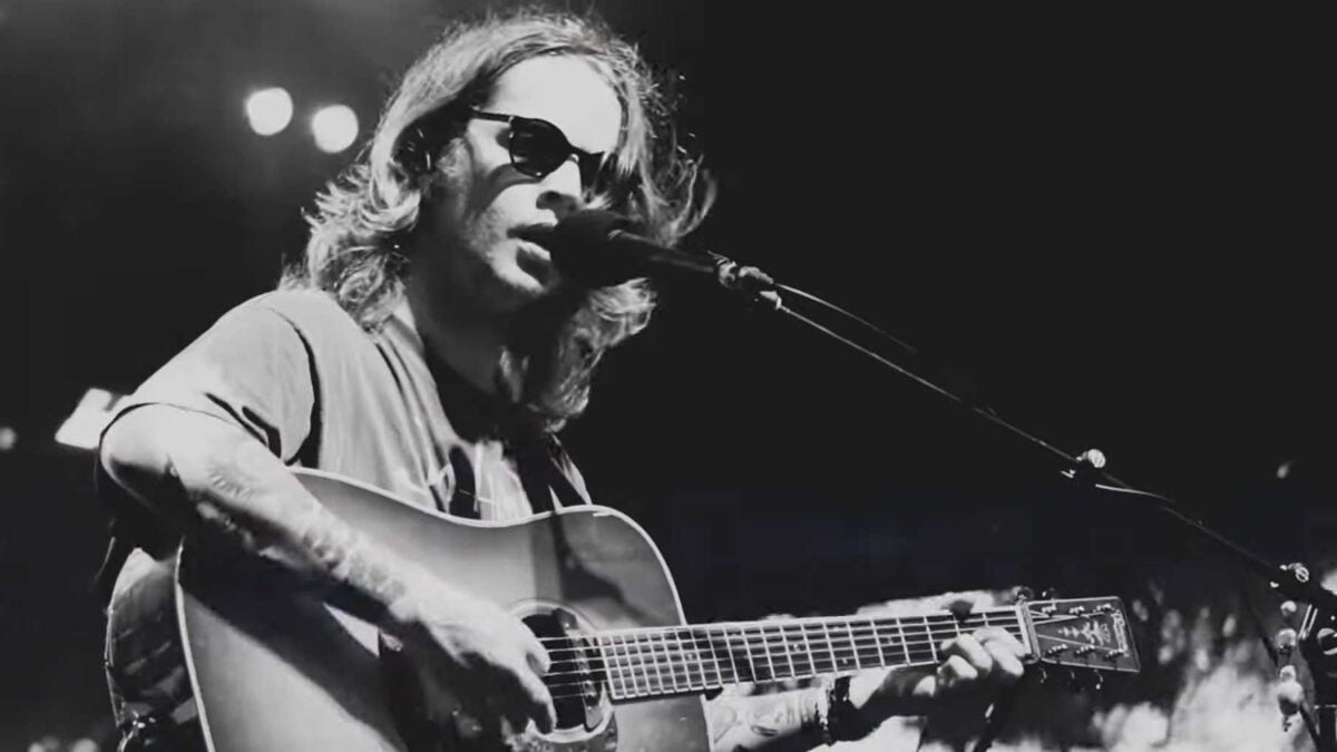 Watch Billy Strings Cover Willie Nelson’s ‘On The Road Again’ Near Seattle