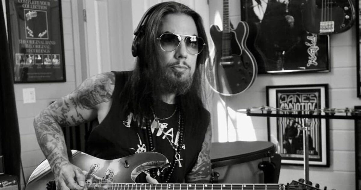 Dave Navarro guitar shot 2022