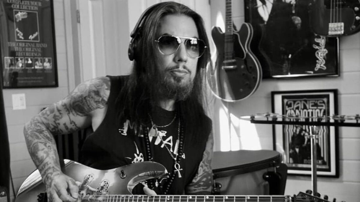 Jane’s Addiction’s Dave Navarro Missing Tour With Smashing Pumpkins Due To Long COVID