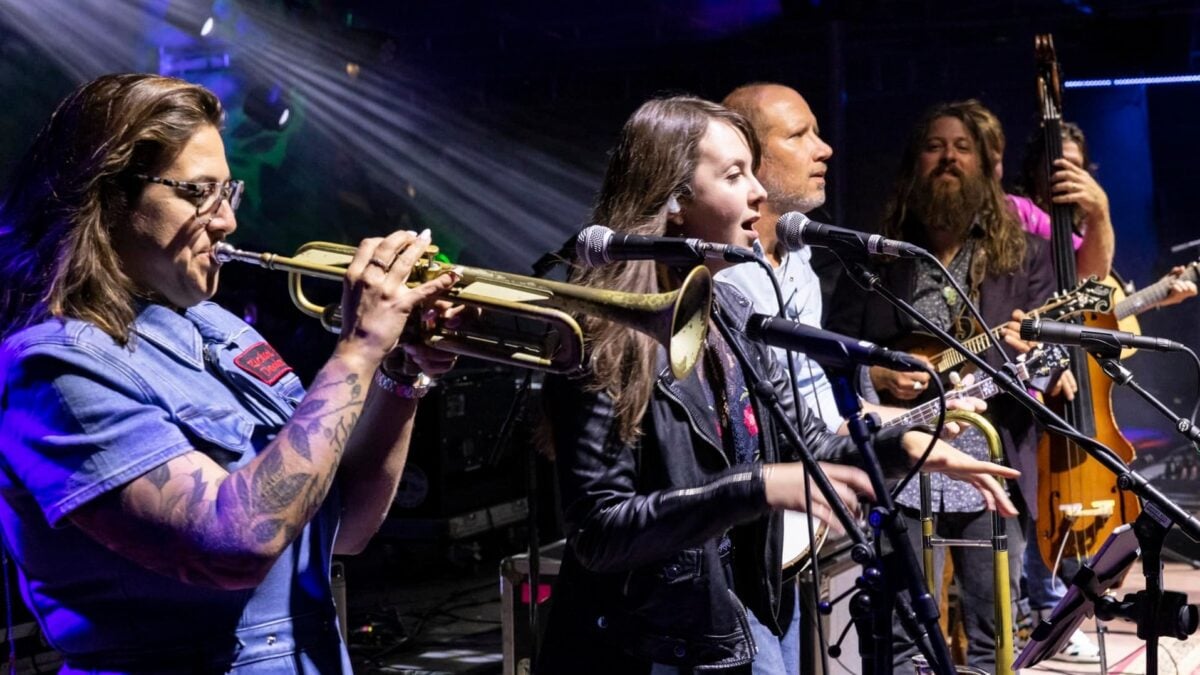 Greensky Bluegrass Welcomes Holly Bowling, Jennifer Hartswick & Natalie Cressman At Red Rocks