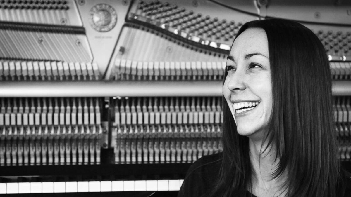 Holly Bowling Confirms Solo Fall Tour 2022