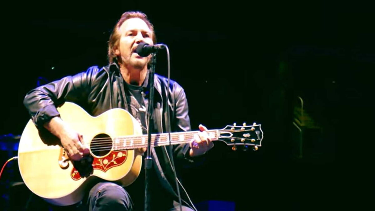 Pearl Jam Brings Out Chad Smith At Madison Square Garden