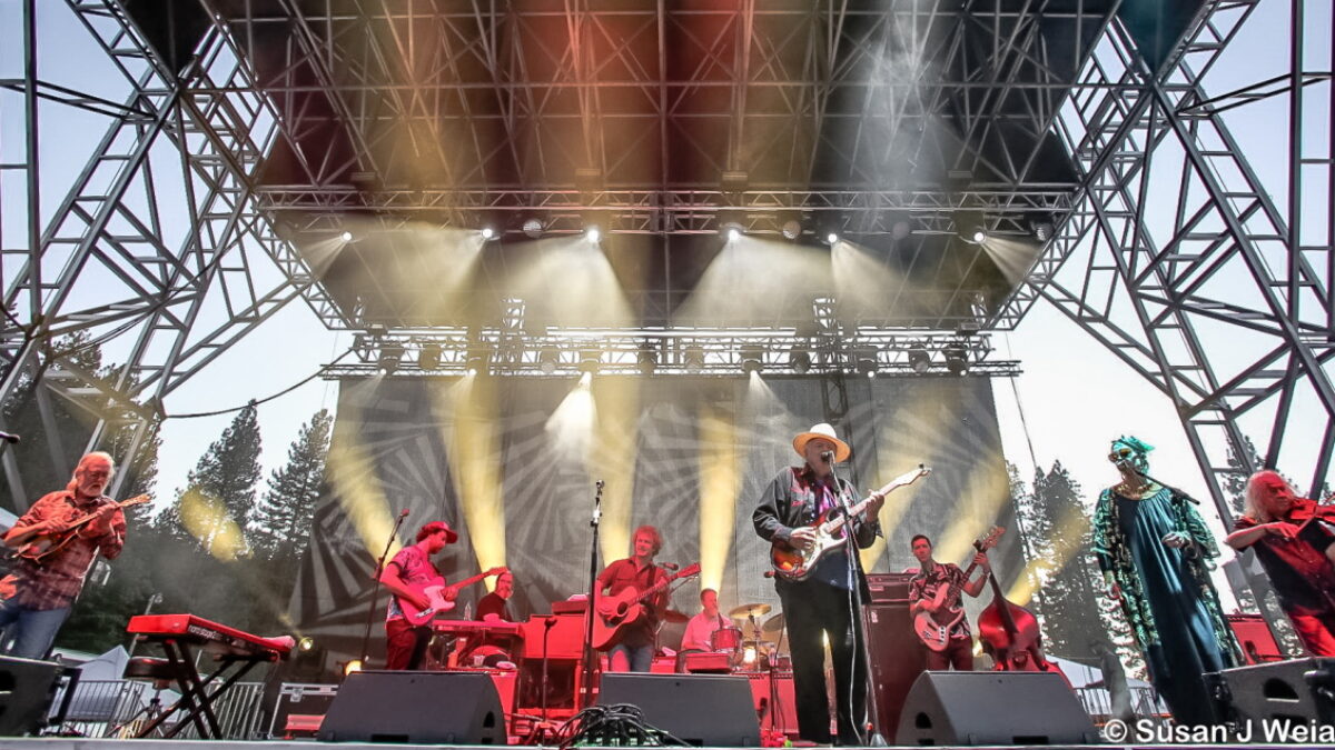 Railroad Earth Announces New Year’s Run 2022 With Peter Rowan In Chicago