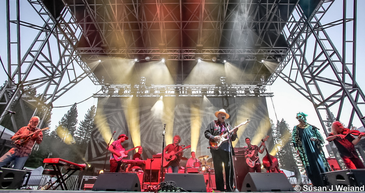 Railroad Earth Announces New Year’s Run 2022 With Peter Rowan In Chicago