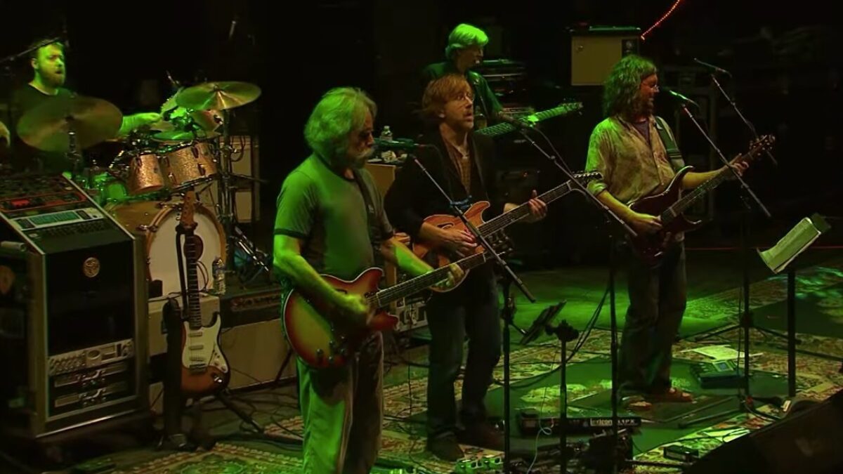 Trey Anastasio Plays Dead: Watch Phish Guitarist Join Furthur At 2013 LOCKN’ Festival