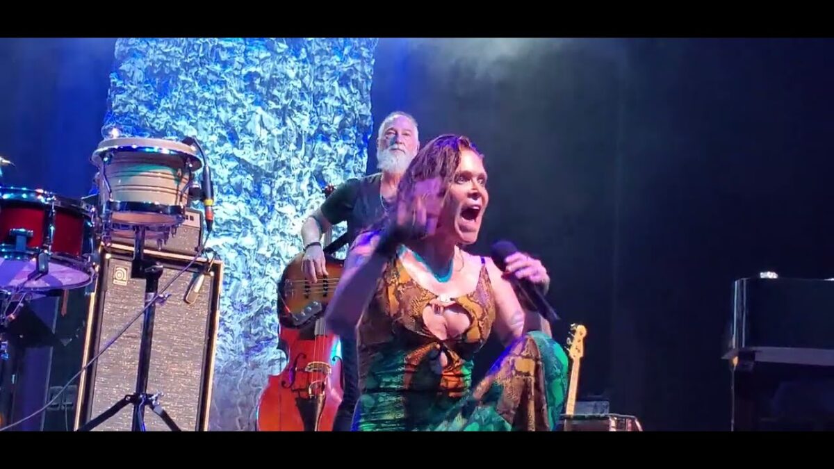 Beth Hart - No Quarter / Babe I'm Gonna Leave You - Saban Theater - Beverly Hills, CA 9/3/2022