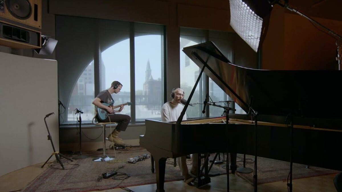 Whitney Performs Live For The Current
