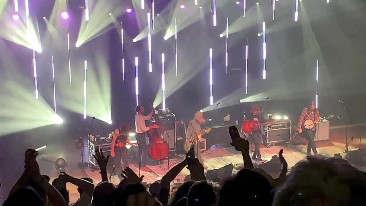 Billy Strings w/Bob Weir - Mama Tried - Ryman 2022