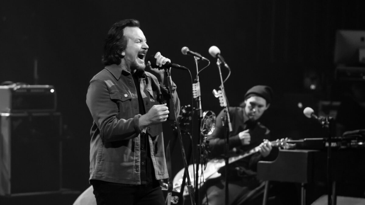 Watch Eddie Vedder Cover The Cure’s ‘Just Like Heaven’ In Las Vegas