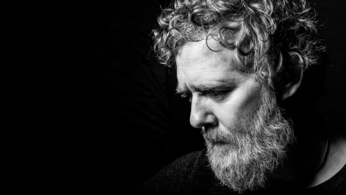 Glen Hansard Shares Patti Smith-Inspired ‘Take Heart’ Featuring Ukrainian Refugees & Markéta Irglová