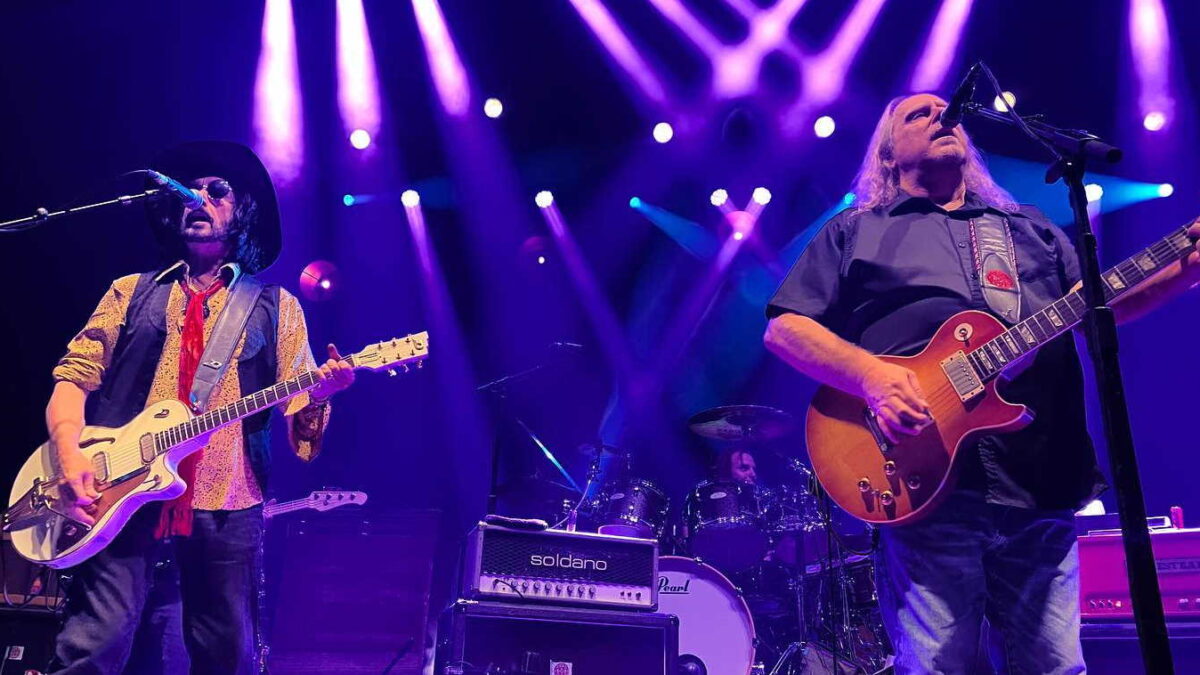 Watch Gov’t Mule Join Forces With Mike Campbell & Dirty Knobs On ‘You Wreck Me’ And More In Durham