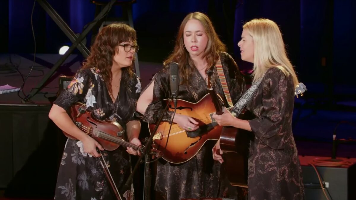Watch I’m With Her Perform Captivating ‘Unwed Fathers’ Cover At John Prine Tribute Concert