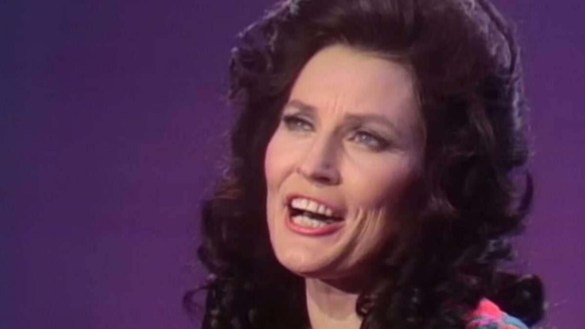 Watch Loretta Lynn's Performances On ‘The Ed Sullivan Show’