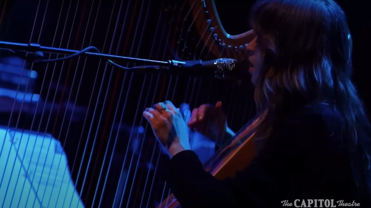 Watch Mikaela Davis Lead Harp-Infused ‘Bird Song’ With Phil Lesh & Friends
