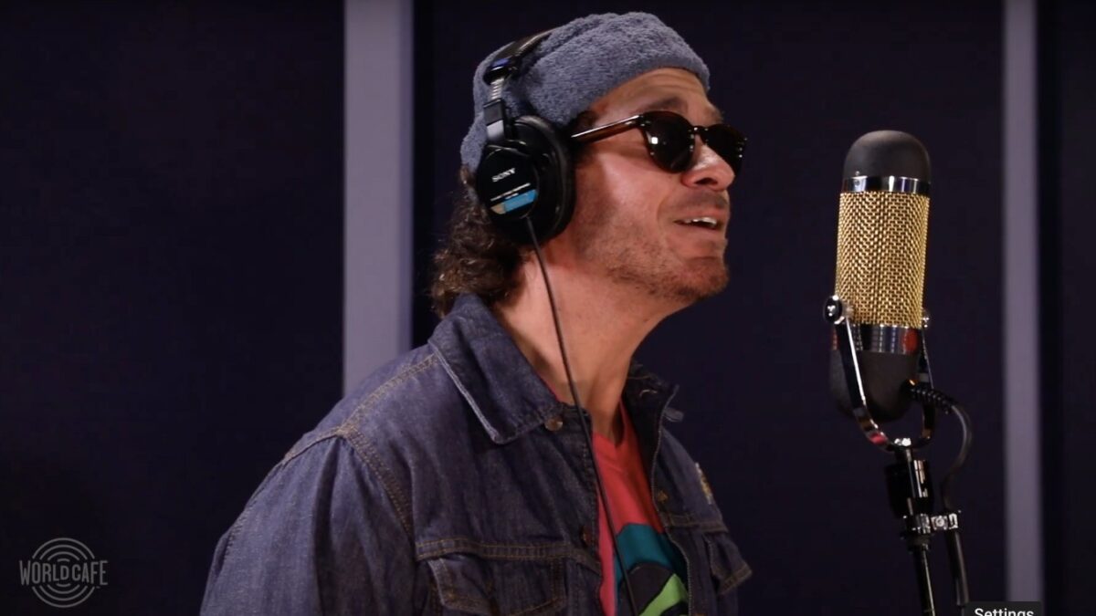 Watch Amos Lee Reimagine ‘Chet Baker Sings’ Tracks On ‘World Cafe’