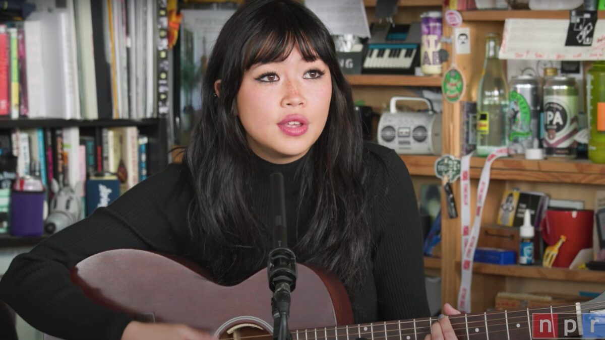 beabadoobee Performs Introspective ‘Tiny Desk Concert’