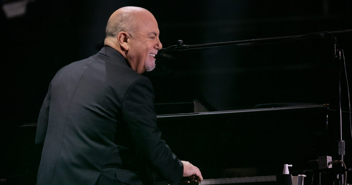 Billy Joel Vegas 2022 Rose 005