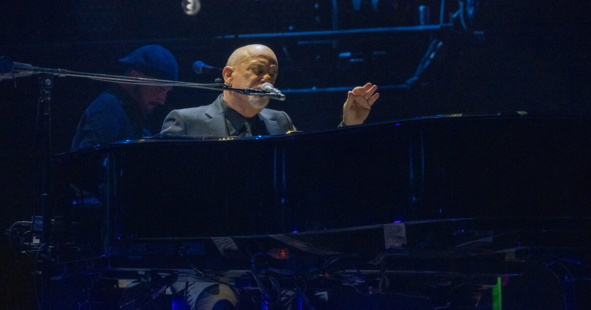 Billy Joel Vegas 2022 Rose 007