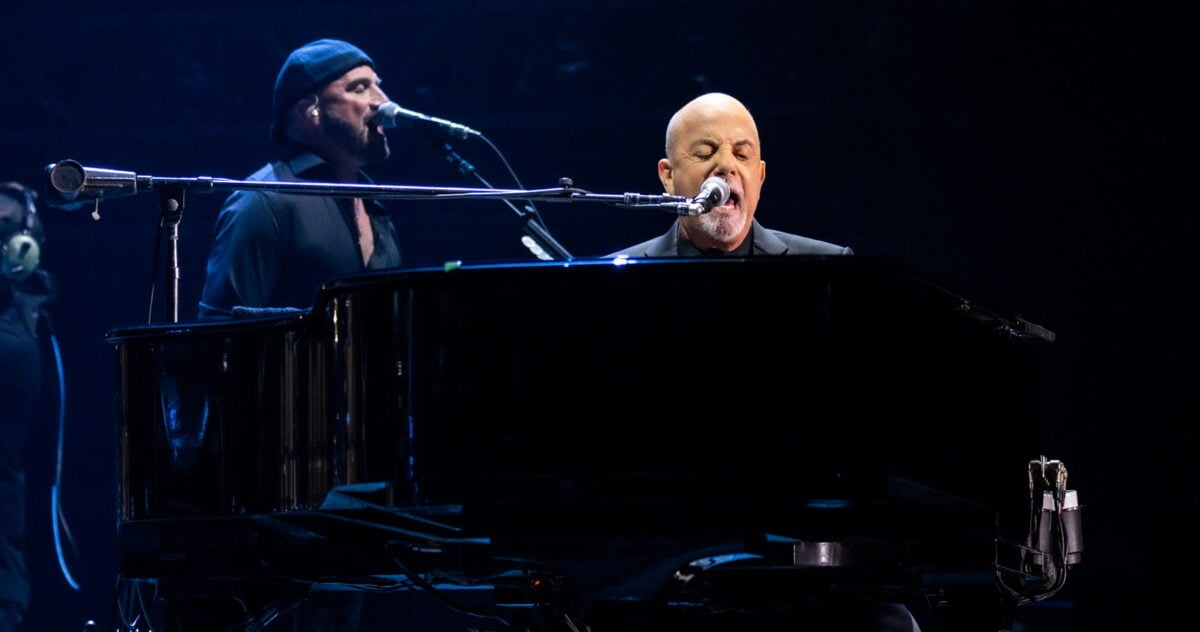 Billy Joel Vegas 2022 Rose 011