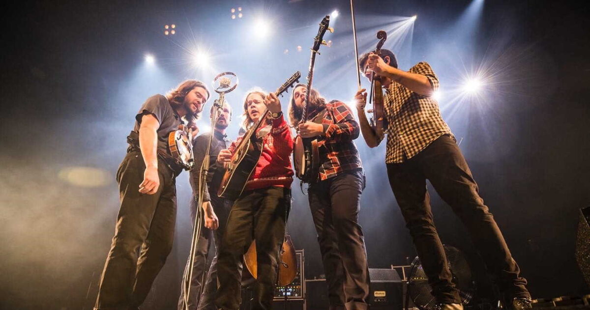 Europe ‘22 Watch Billy Strings Lead Single Mic ‘Freedom’ At Tour