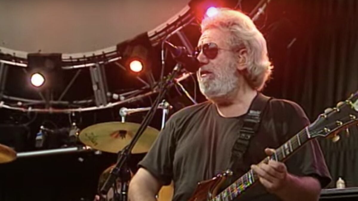 Watch Grateful Dead Perform Potent ‘West L.A. Fadeaway’ At Shoreline In 1993
