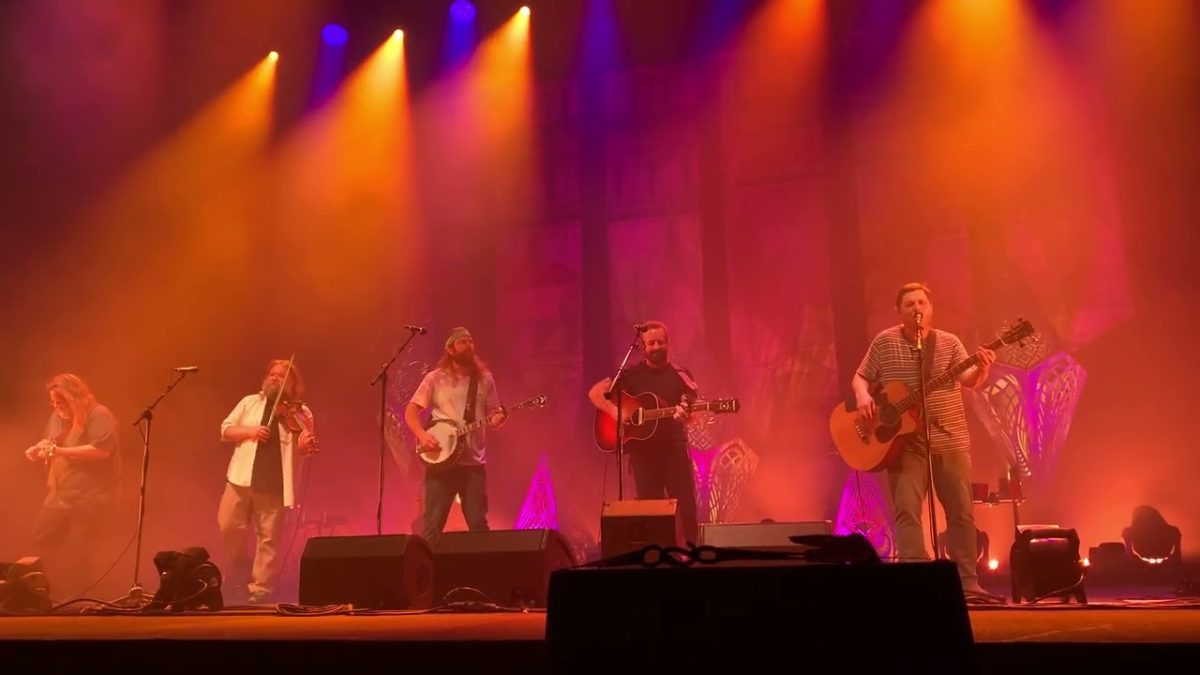 Trampled by Turtles, “Old Shoes (& Picture Postcards),” Minneapolis MN, 11/26/22