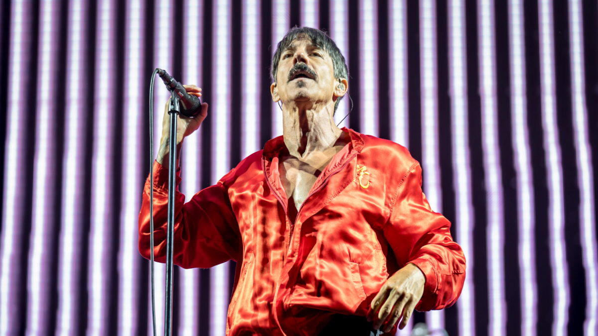 Red Hot Chili Peppers Guitarist John Frusciante Covers Syd Barrett In Brazil