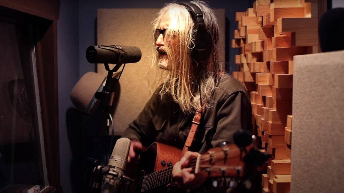 Steve Poltz & Nashville All-Stars Unite For Gorgeous ‘Forever Young’ Cover