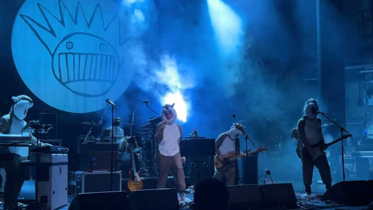 Trading Places: Watch Dean Ween Lead ‘Push Th’ Little Daisies’ At Beacon Theatre